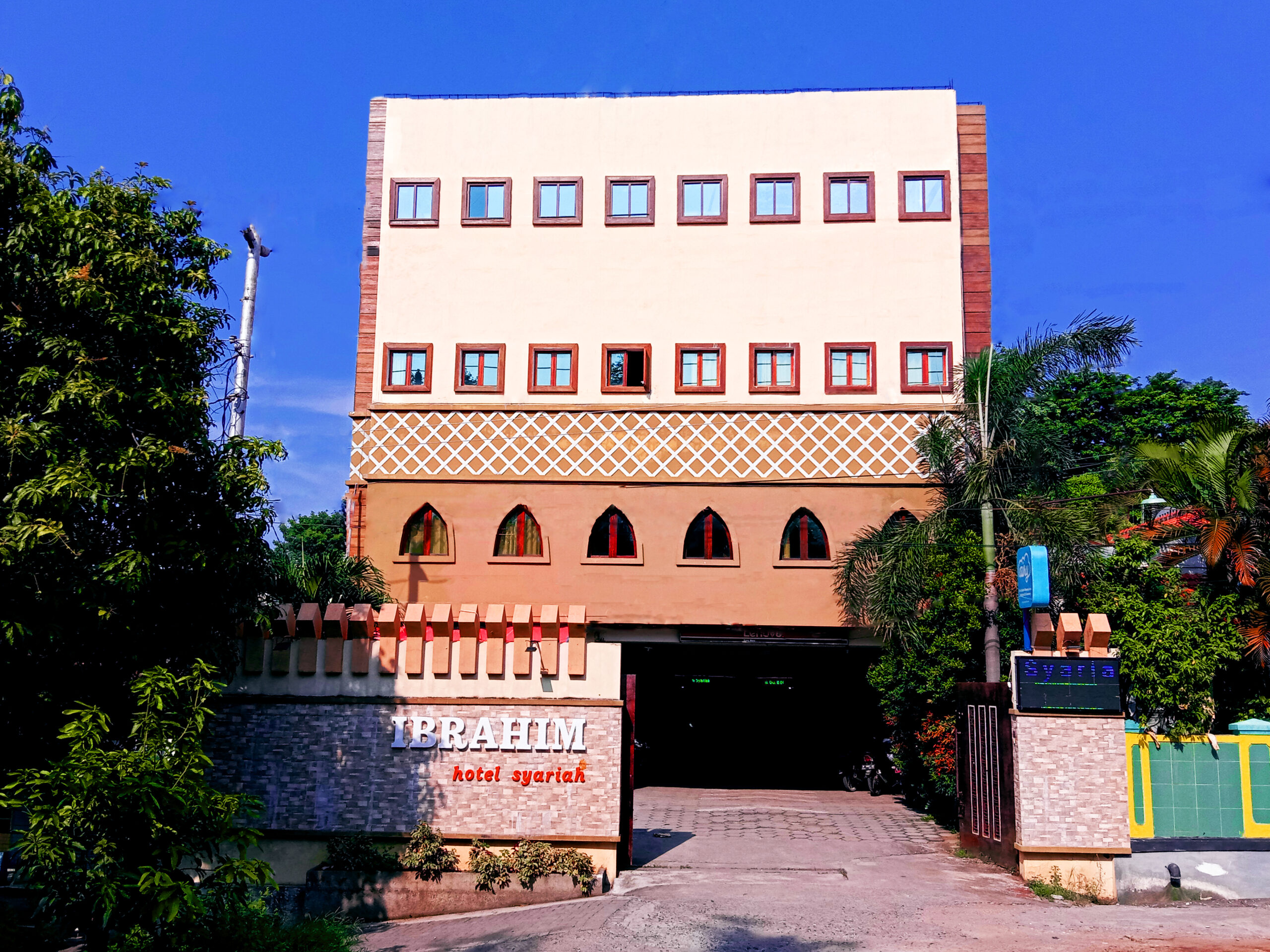 Rekomendasi Hotel Sekitar RS Elisabeth Semarang